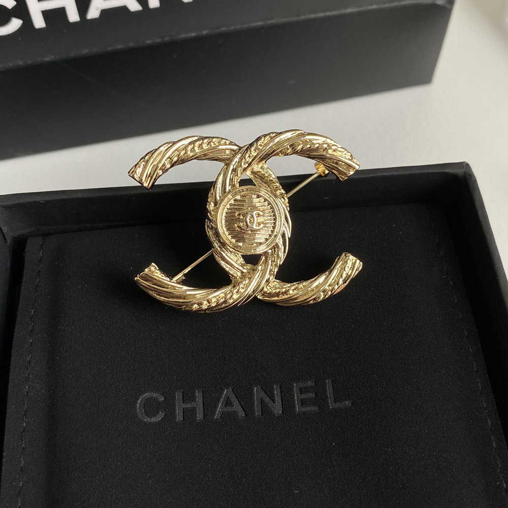 C024 Chanel brooch 107758