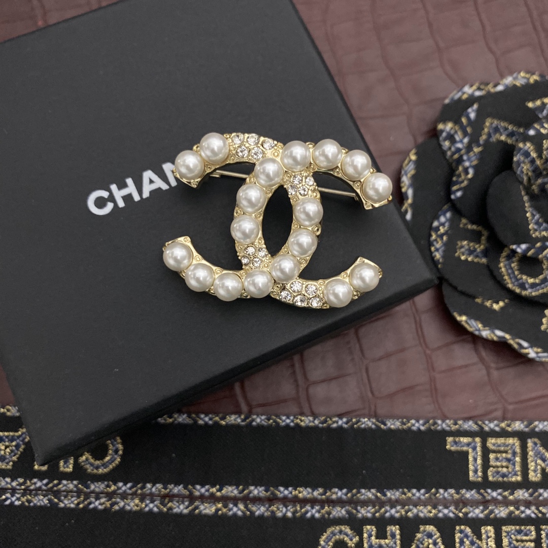 C184 Chanel brooch 107801