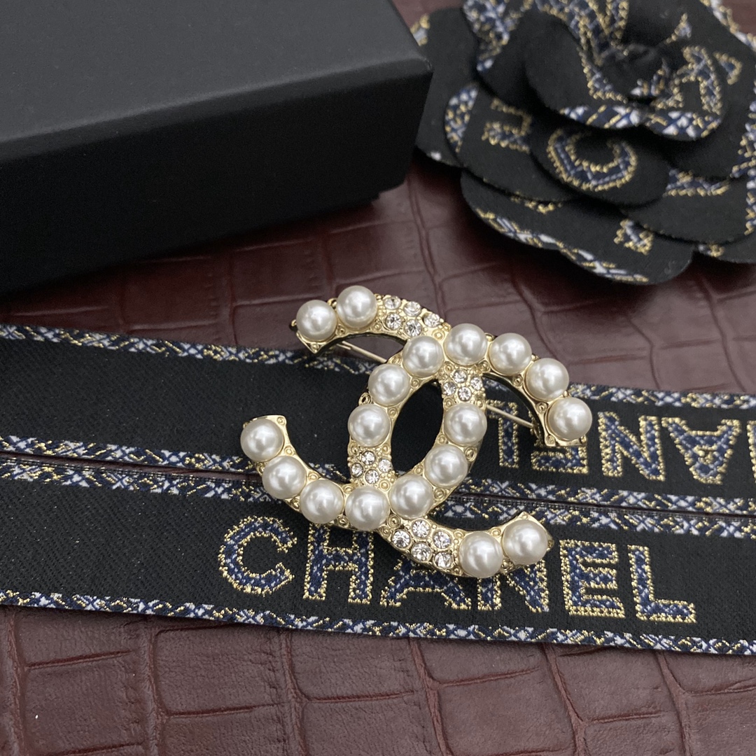 C184 Chanel brooch 107801