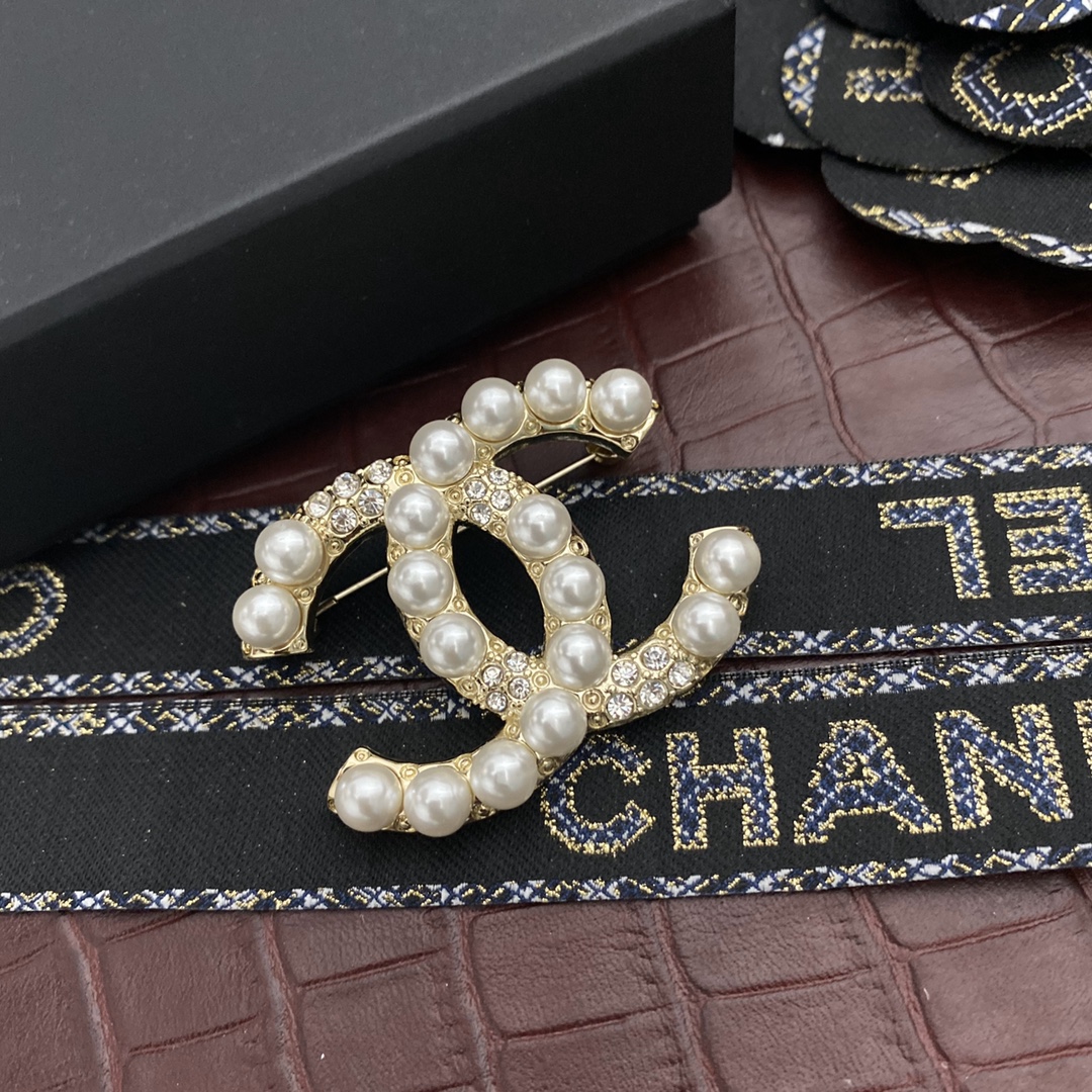 C184 Chanel brooch 107801