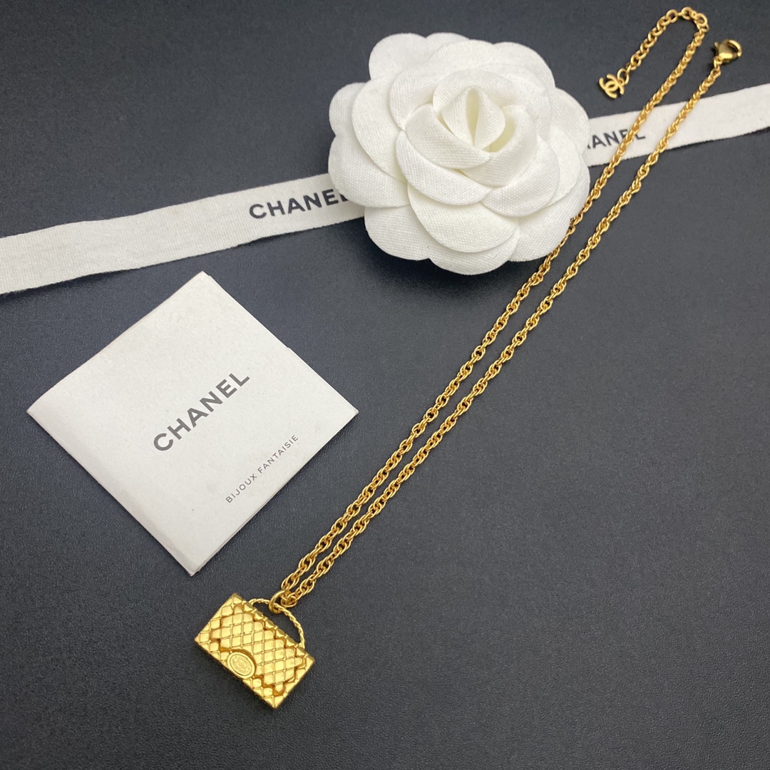 B211 Chanel necklace 107807