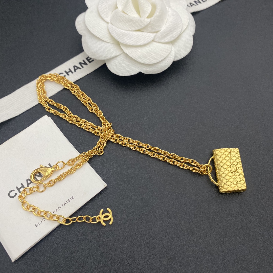 B211 Chanel necklace 107807