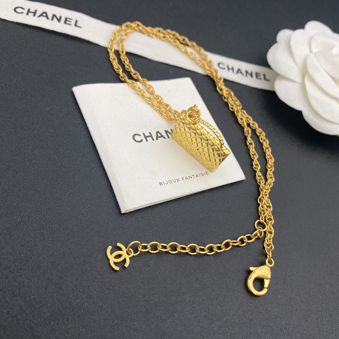 B211 Chanel necklace 107807