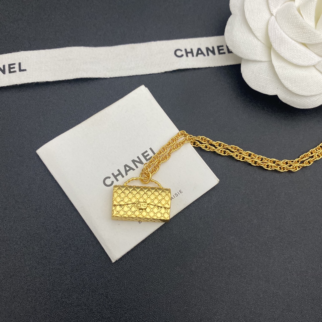 B211 Chanel necklace 107807