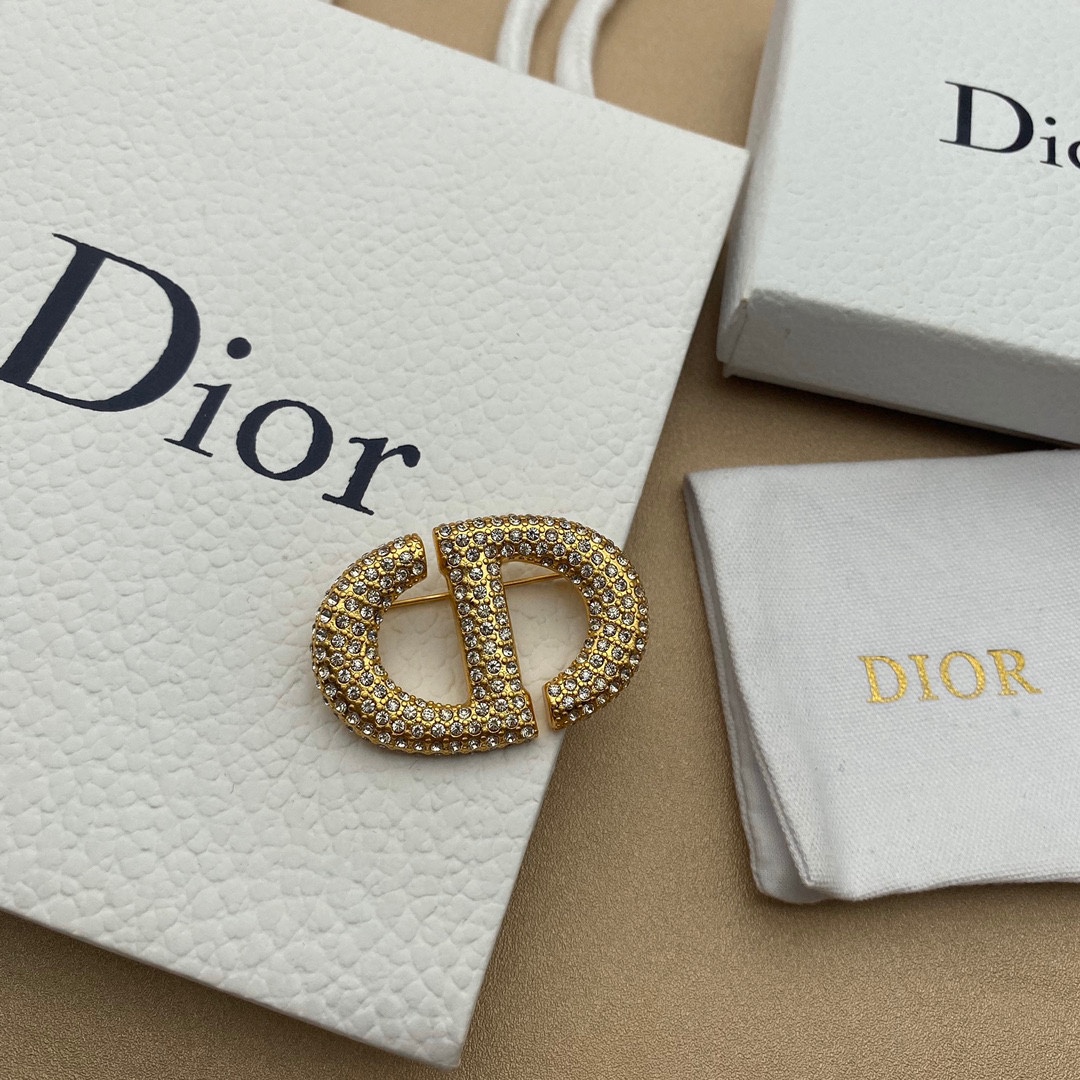 C001 Dior brooch 107819