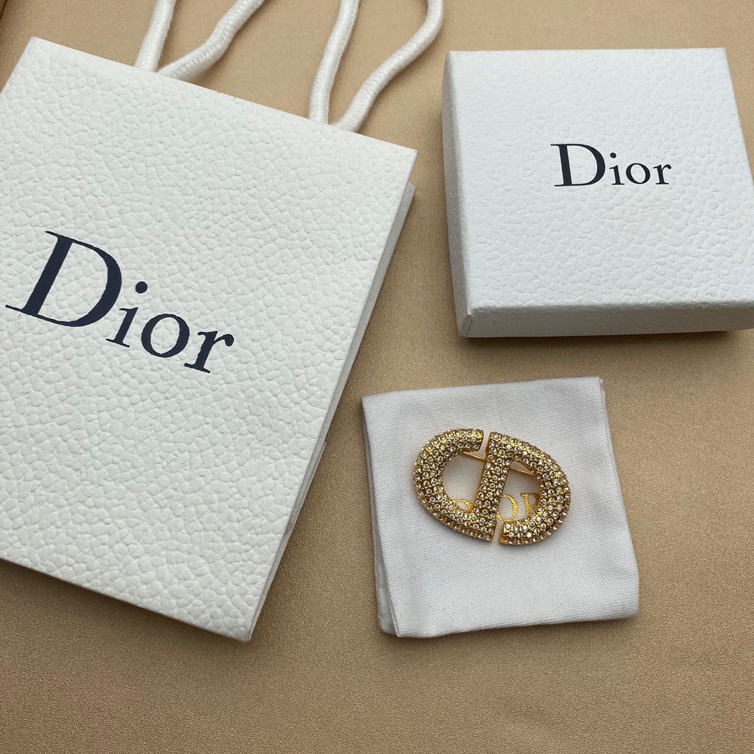 C001 Dior brooch 107819