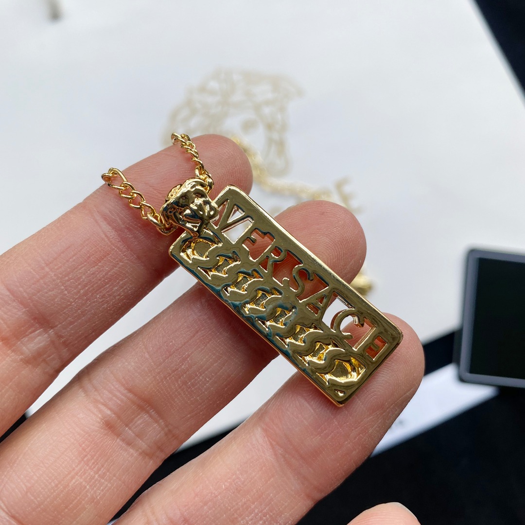 B057  VERSACE necklace 107825