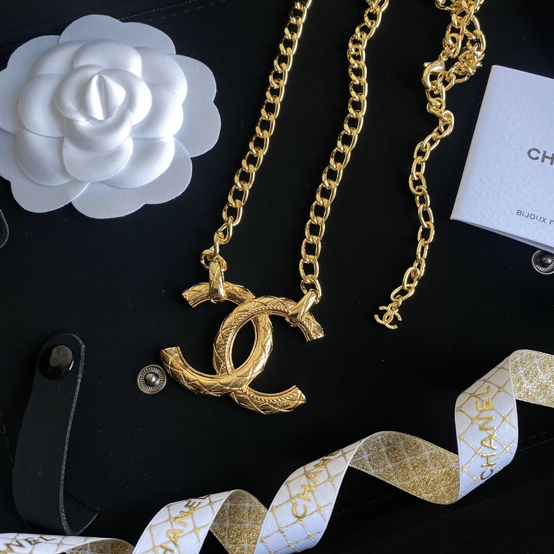 B322 Chanel necklace 107835