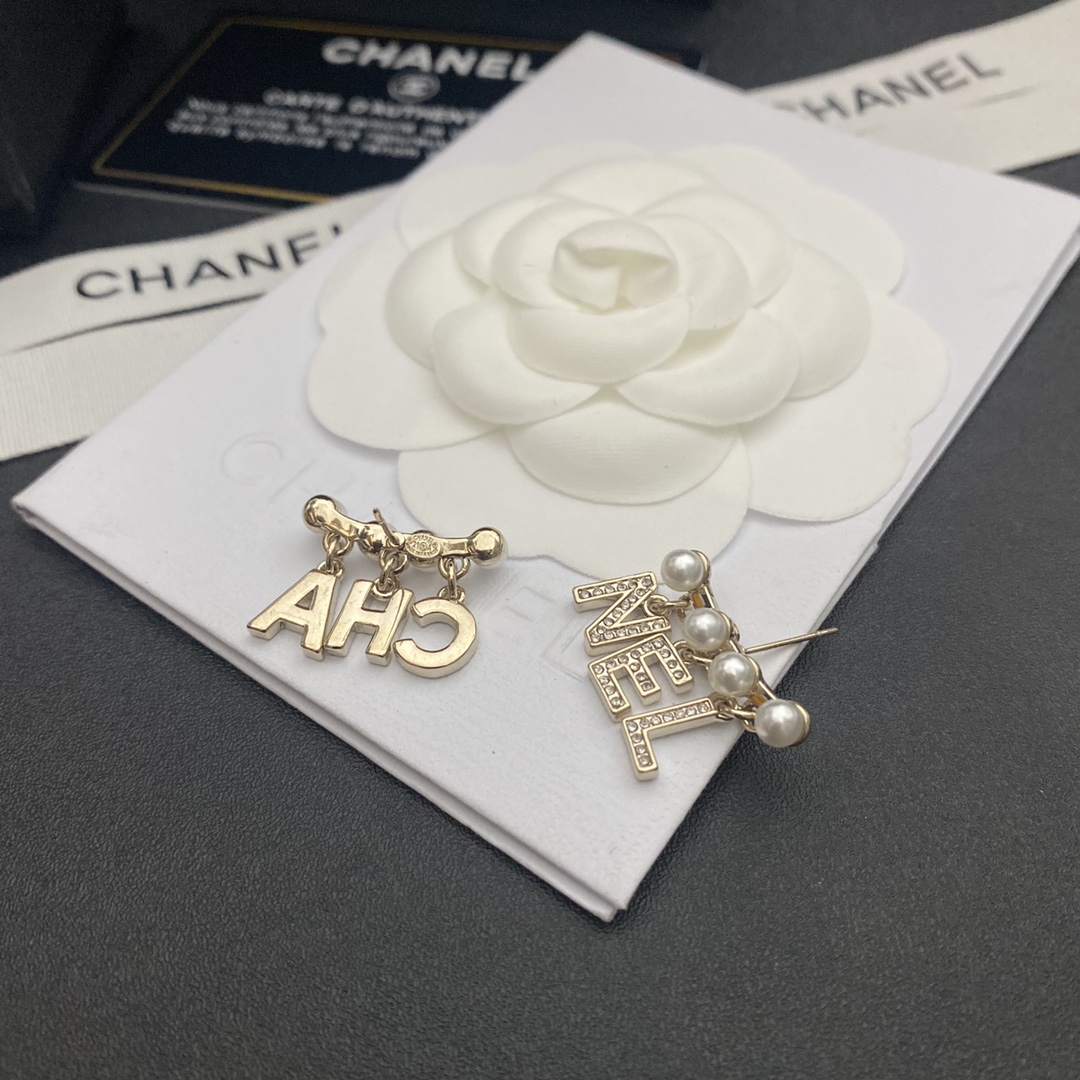 A236 Chanel earring 107852
