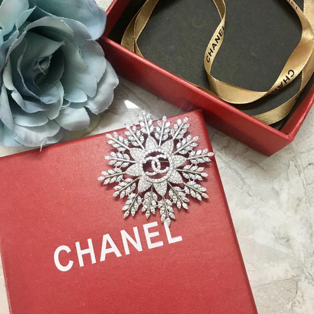 D024 Chanel brooch 107857