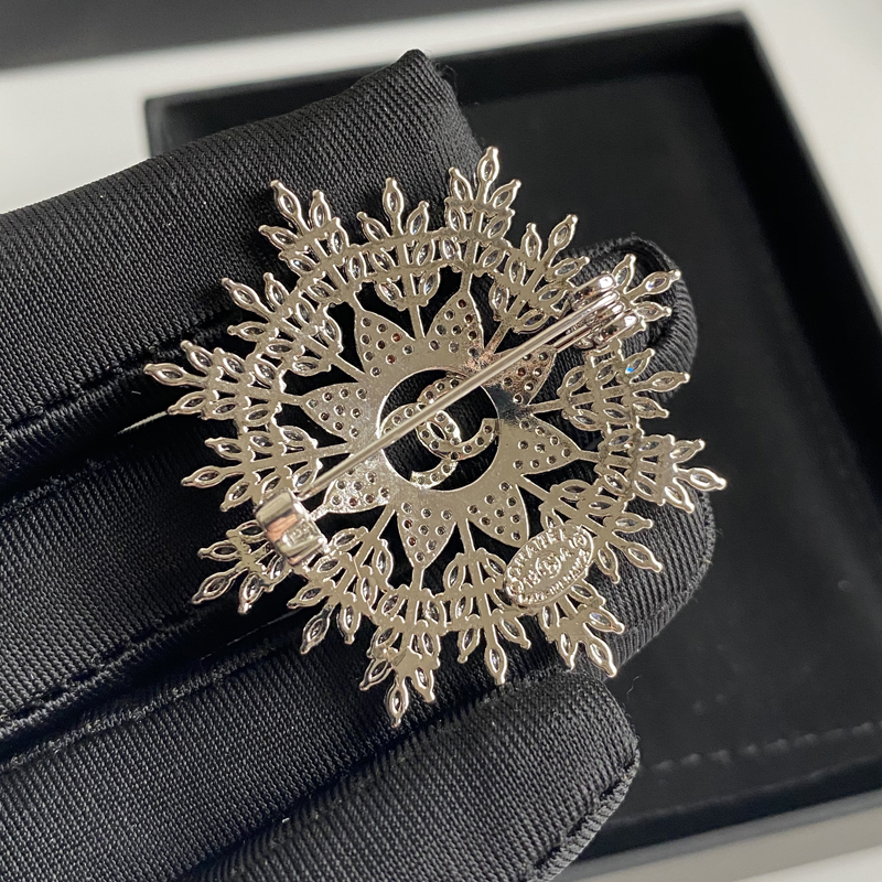 D024 Chanel brooch 107857
