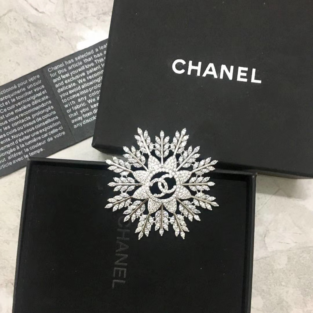 D024 Chanel brooch 107857