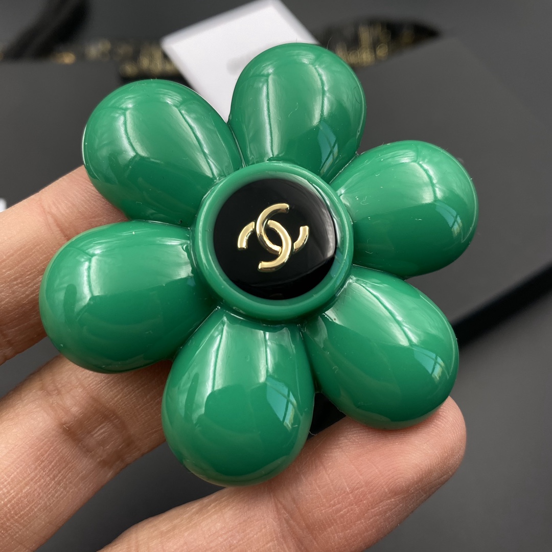 C216--Chanel brooch 107863