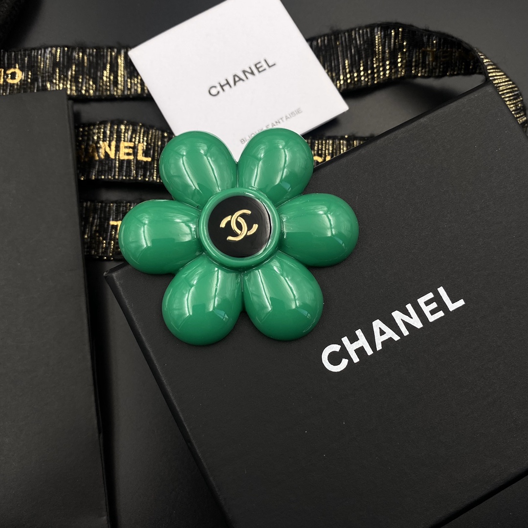 C216--Chanel brooch 107863