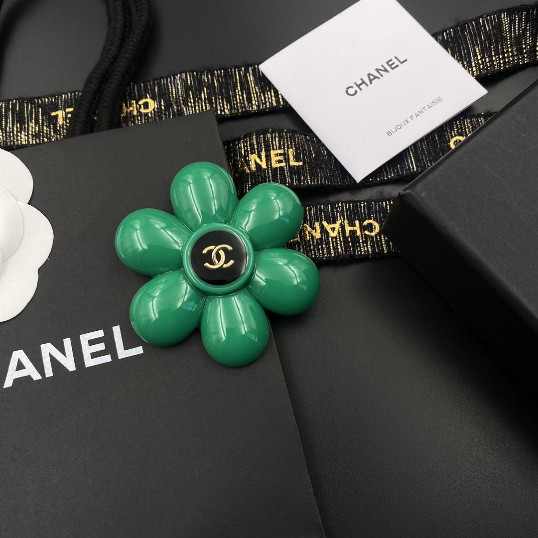 C216--Chanel brooch 107863