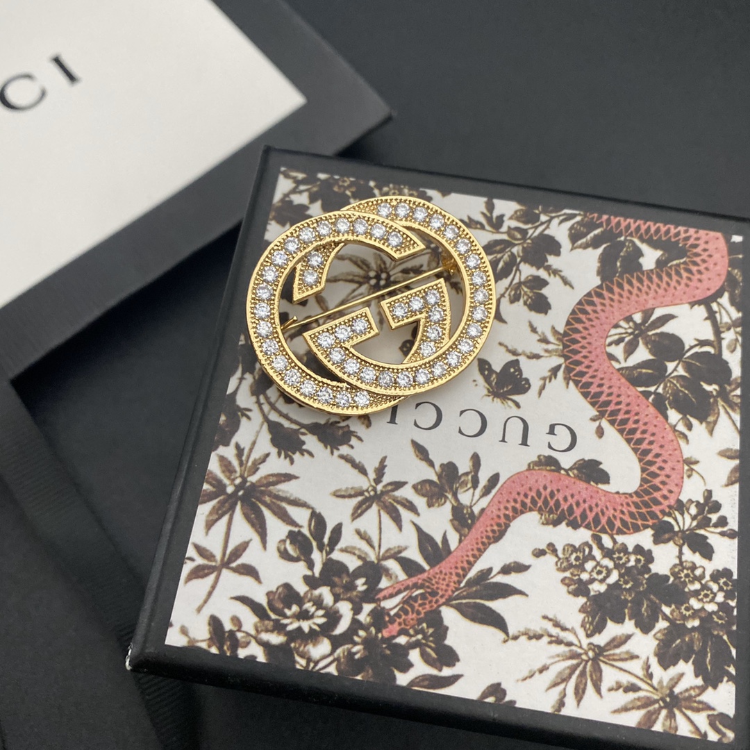 C062  Gucci brooch 107864