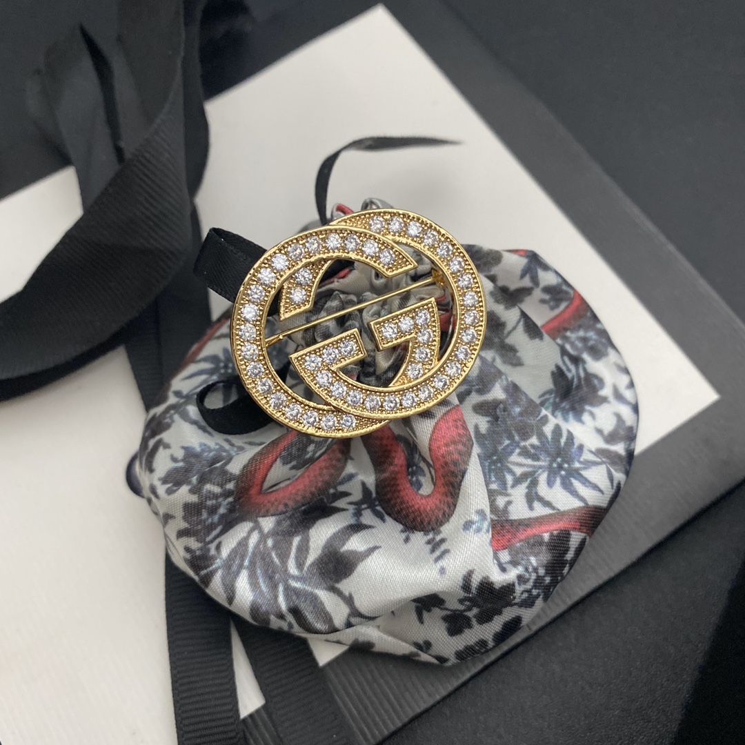 C062  Gucci brooch 107864