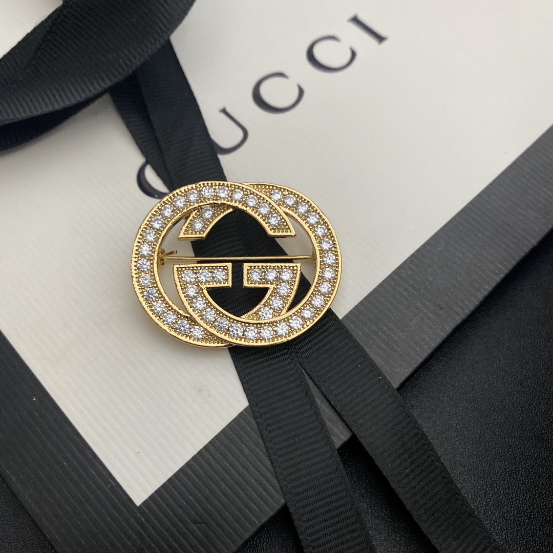 C062  Gucci brooch 107864