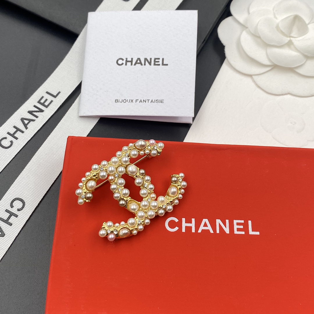 C230 Chanel brooch 107877