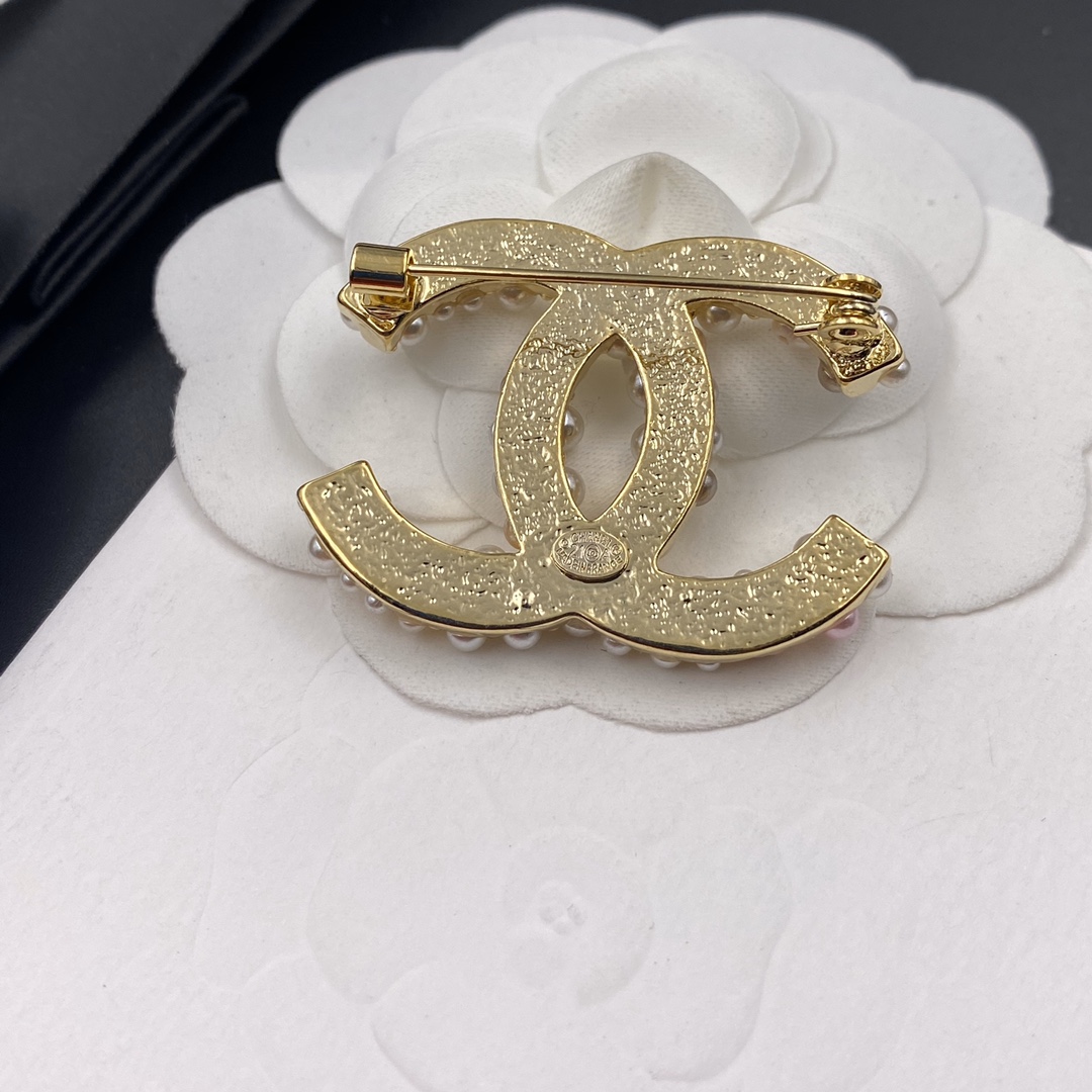 C230 Chanel brooch 107877