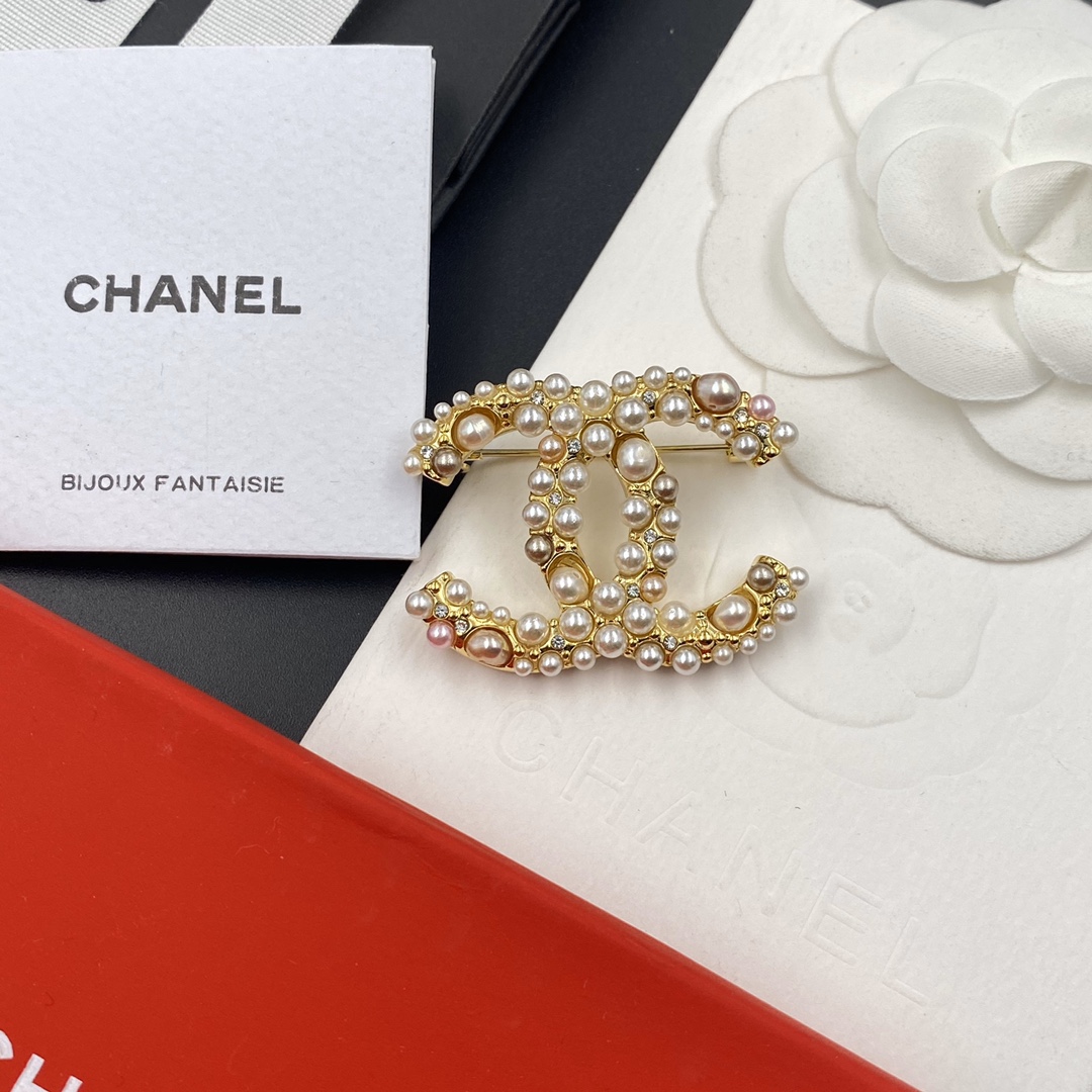 C230 Chanel brooch 107877