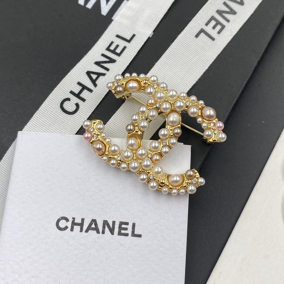 C230 Chanel brooch 107877