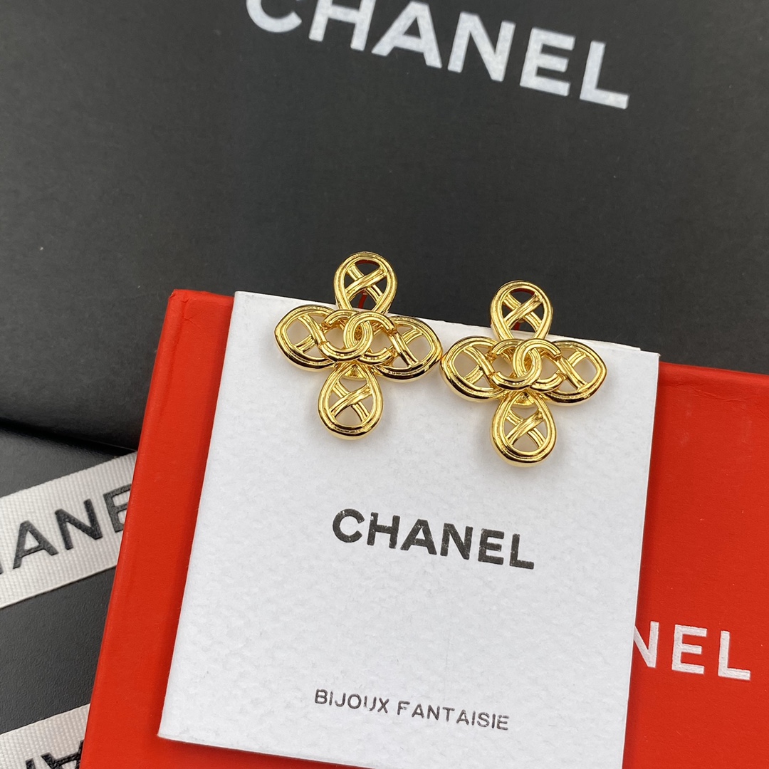 A767  Chanel earring 107882