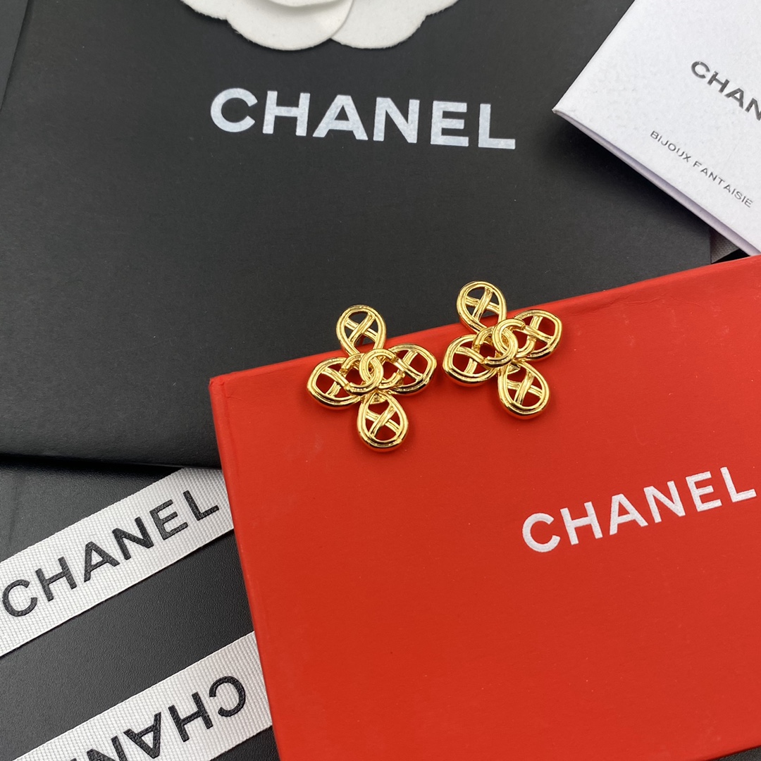 A767  Chanel earring 107882