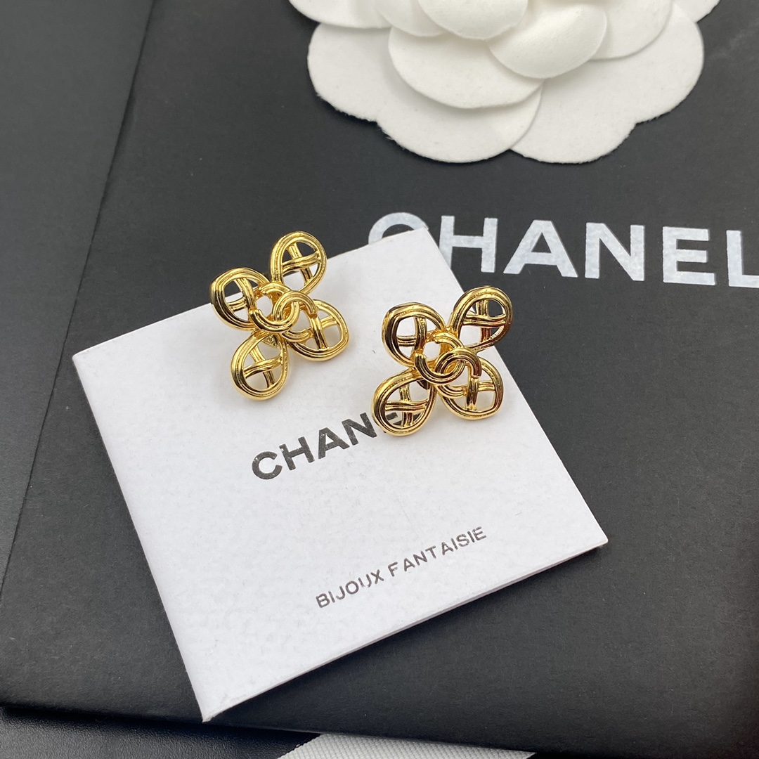 A767  Chanel earring 107882