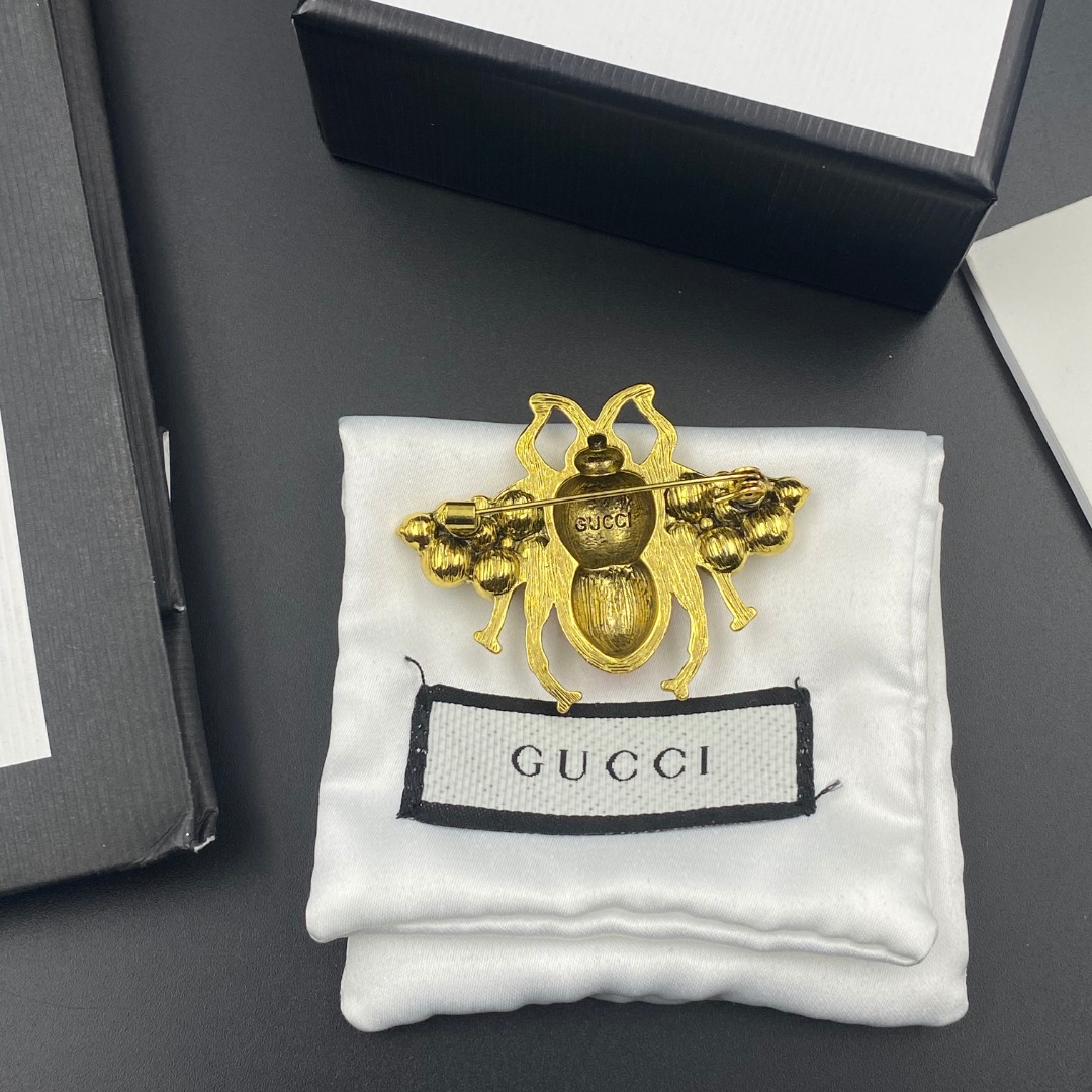 C220 Gucci brooch 107913