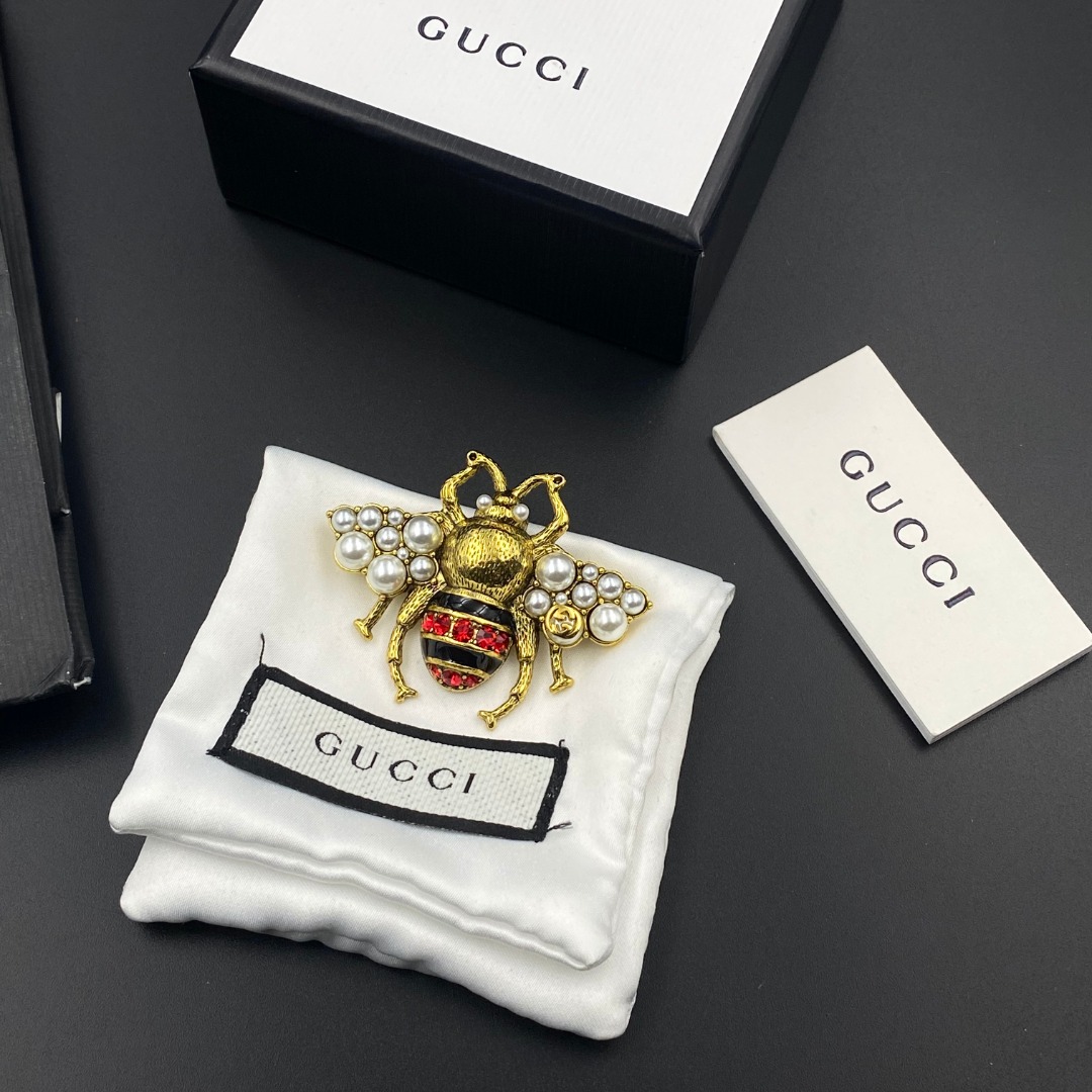 C220 Gucci brooch 107913