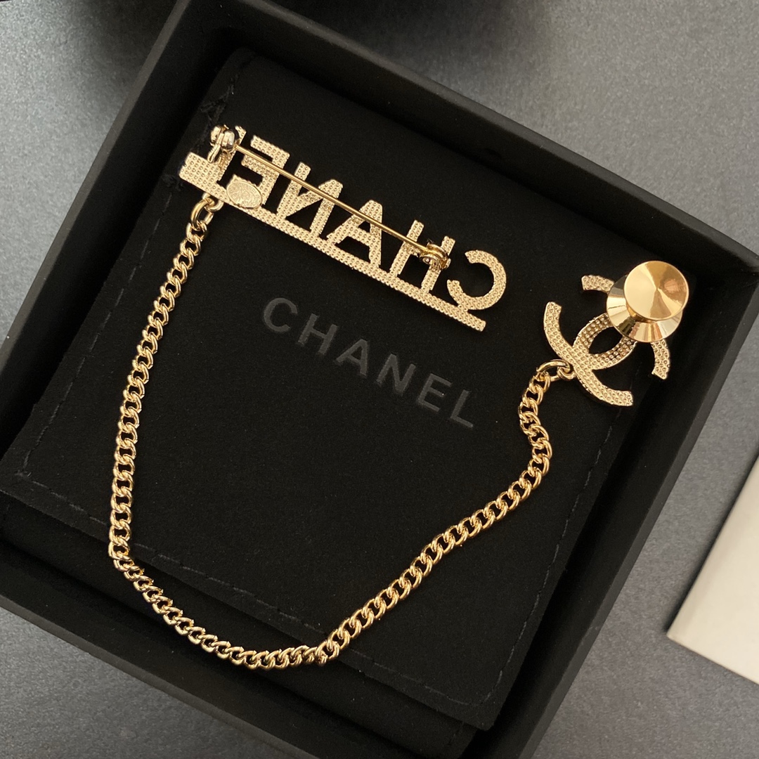 C190 Chanel brooch 107914