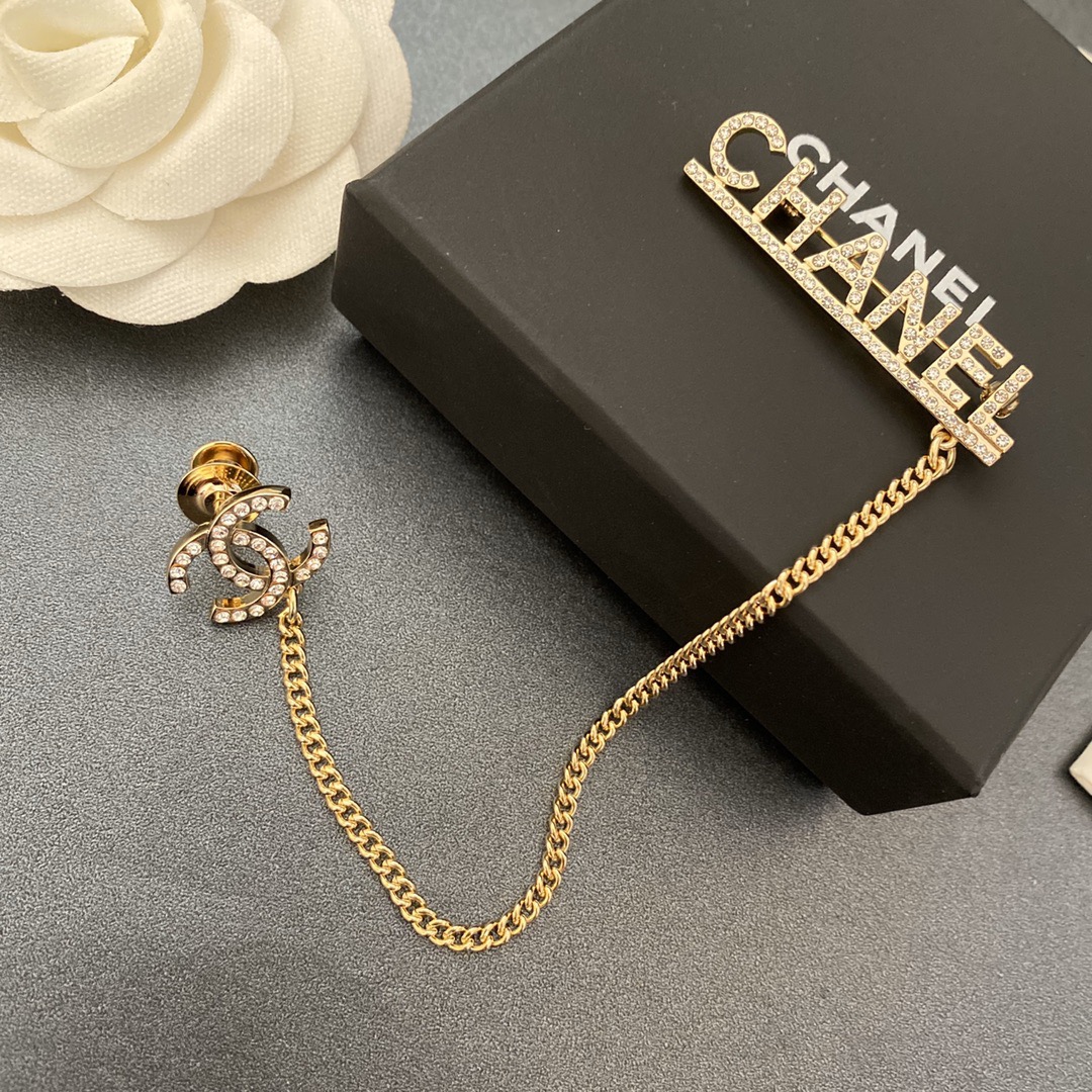 C190 Chanel brooch 107914