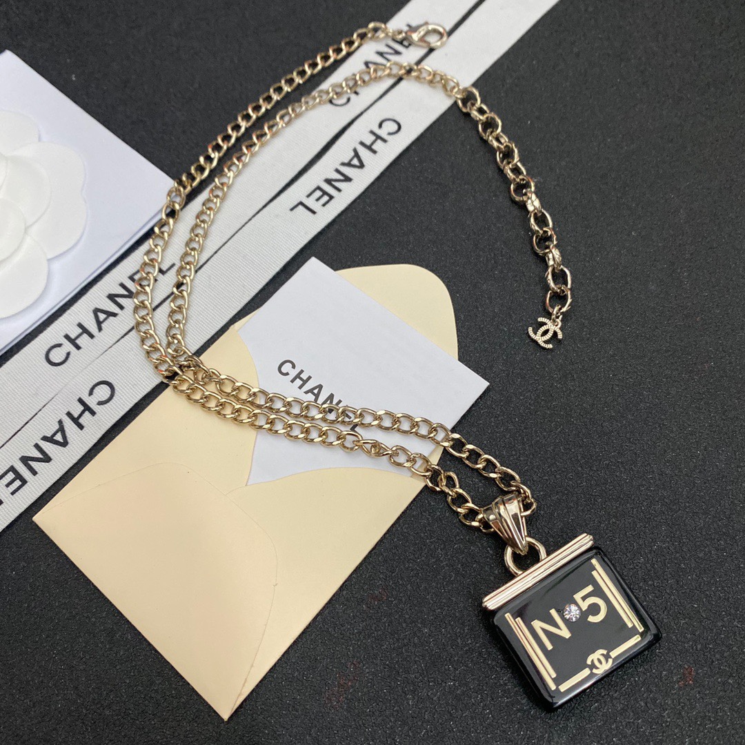 B188 Chanel necklace 107929