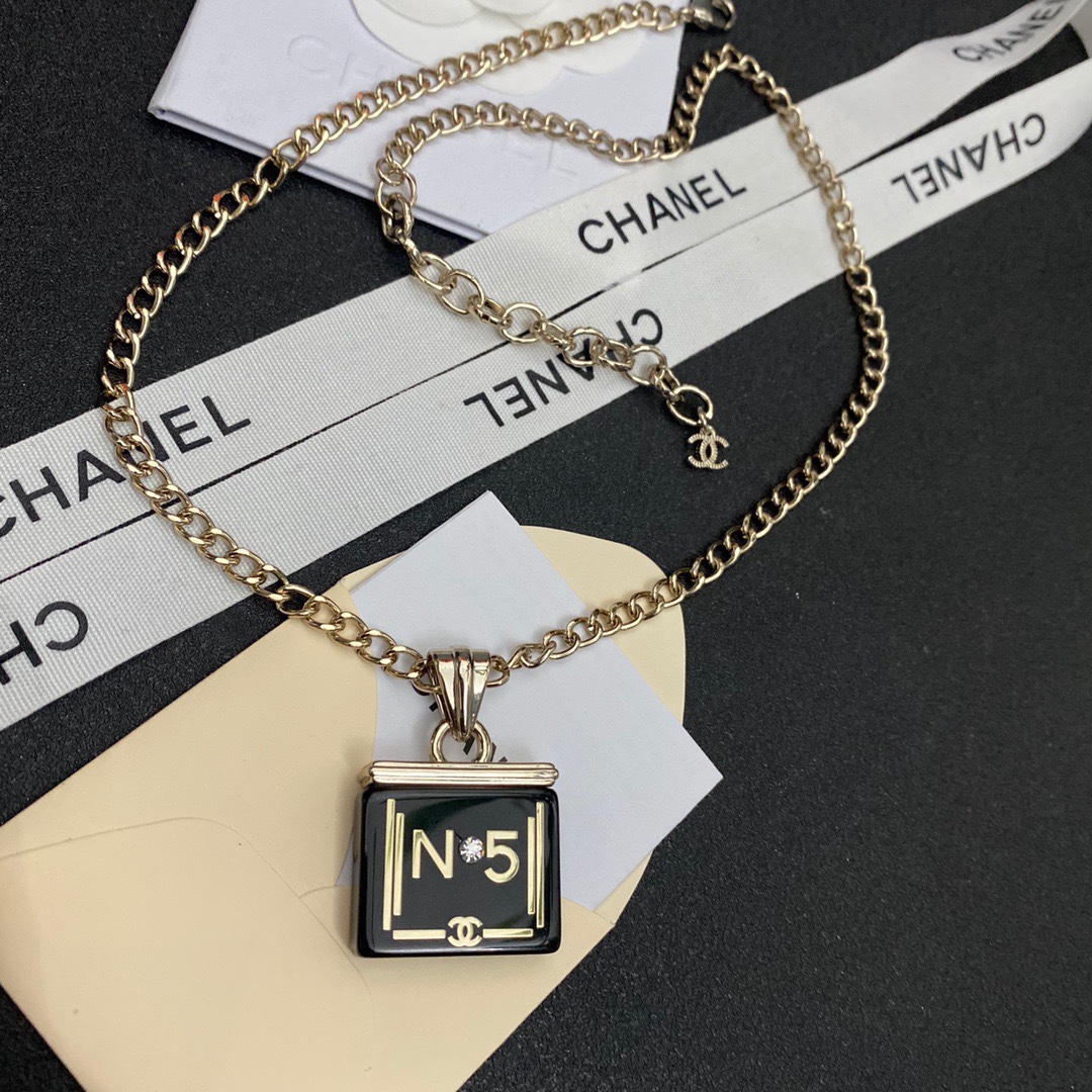 B188 Chanel necklace 107929
