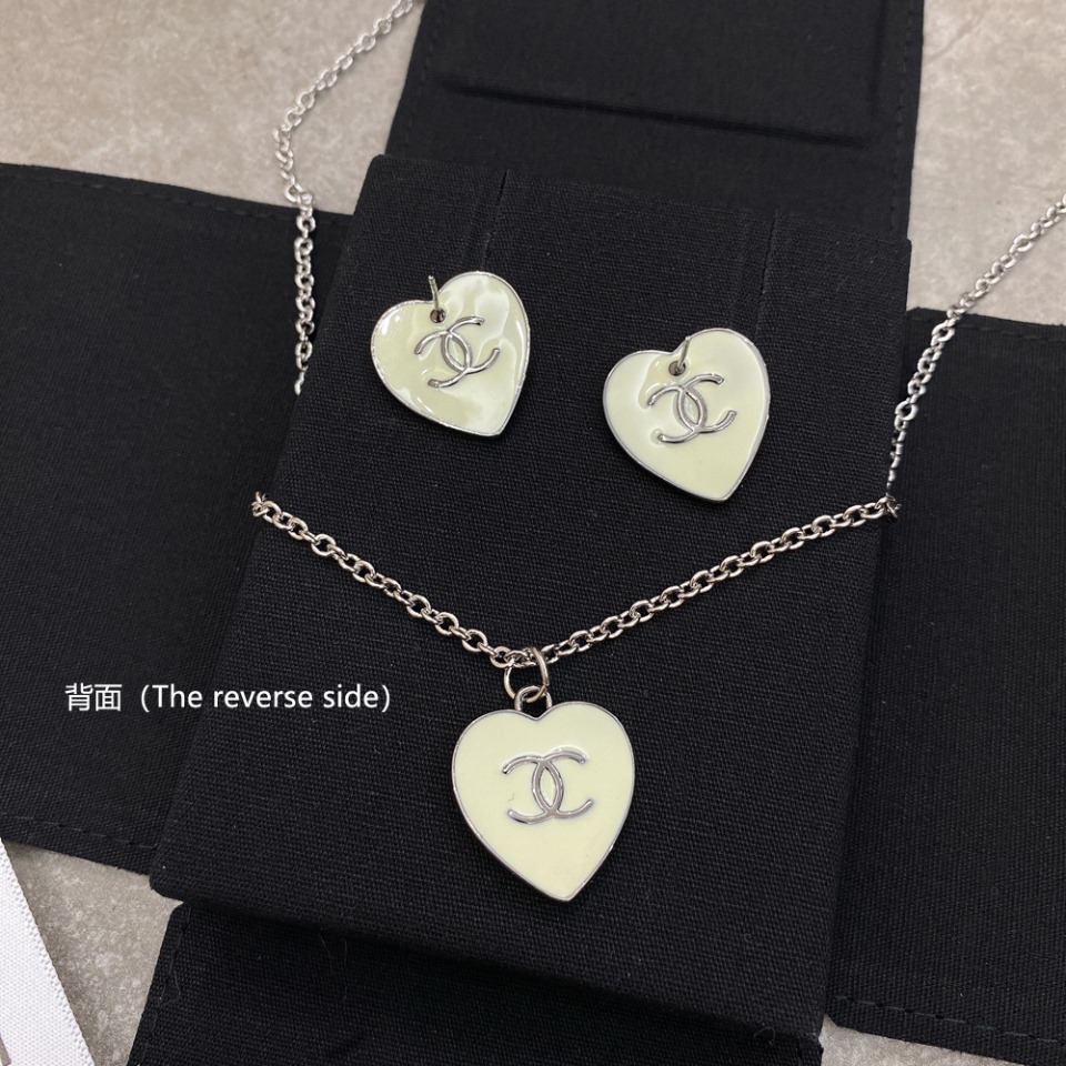 A621 Chanel earring 107931