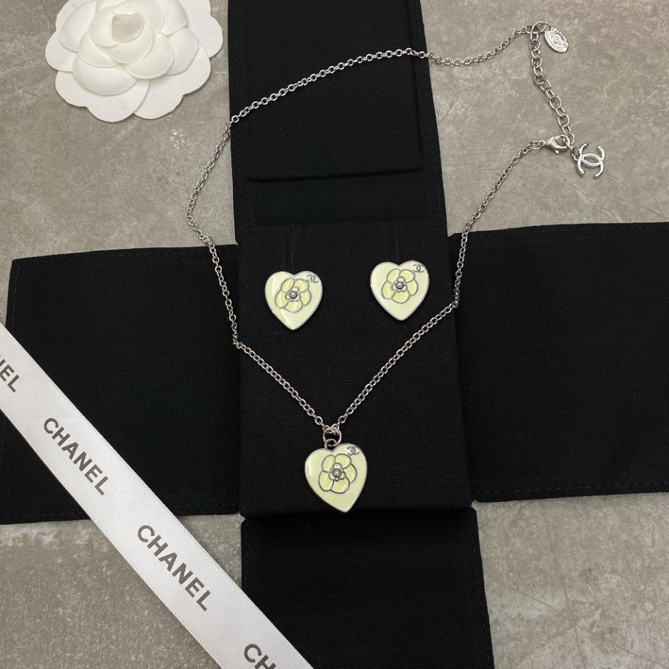 A621 Chanel earring 107931