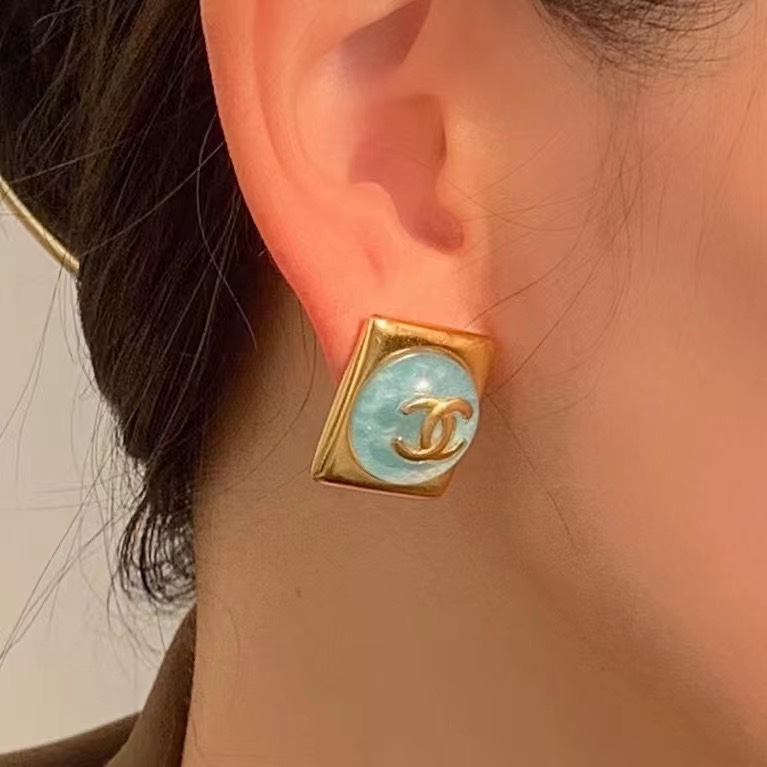 A325 Chanel earring 107940