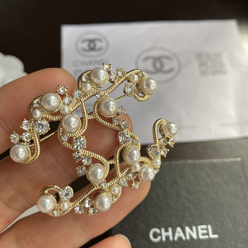 C023 Chanel brooch 107976