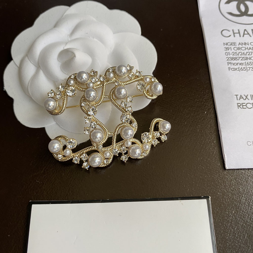 C023 Chanel brooch 107976