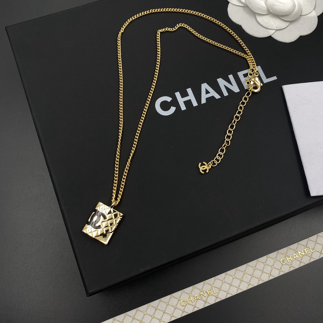 B298 Chanel necklace 107988