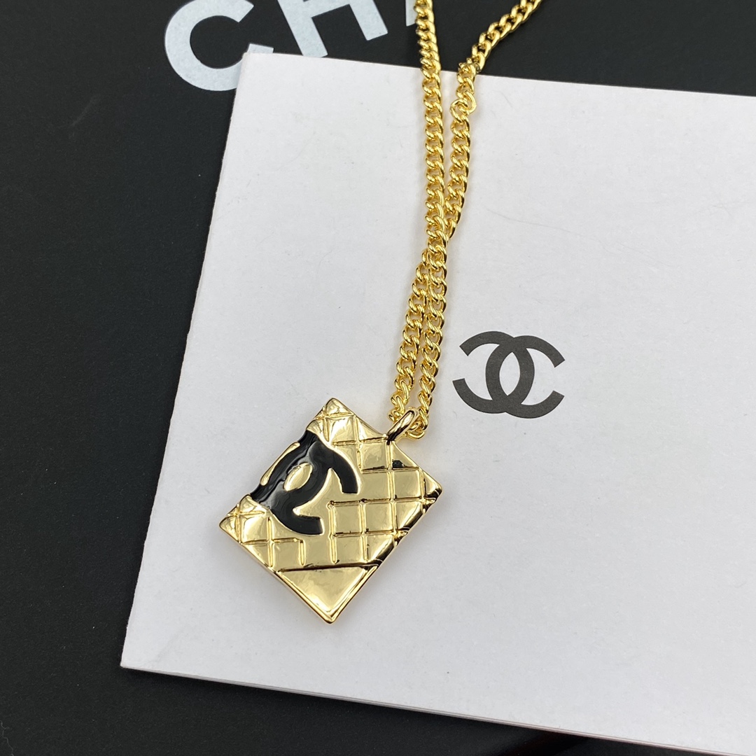 B298 Chanel necklace 107988
