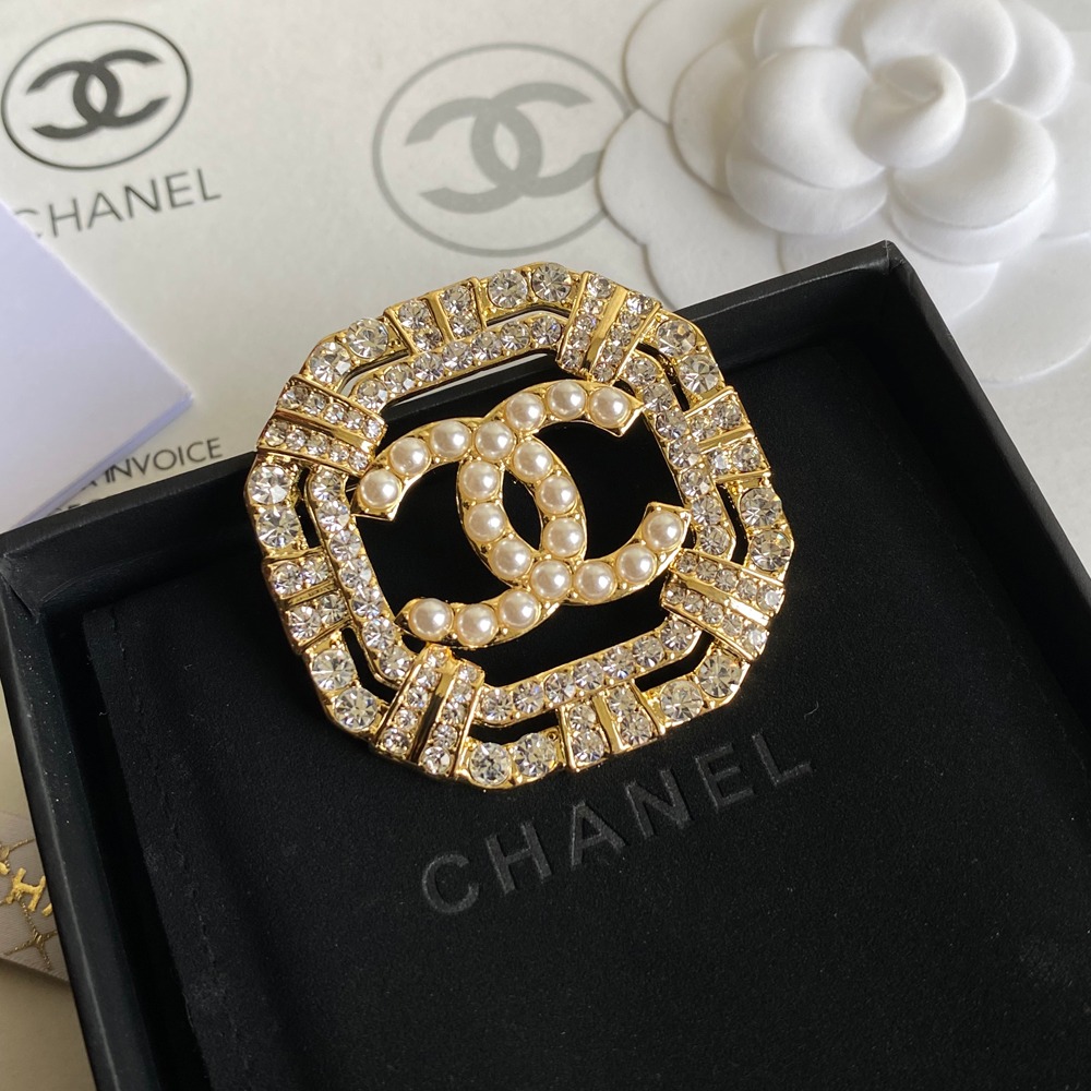 C180 Chanel brooch 108005