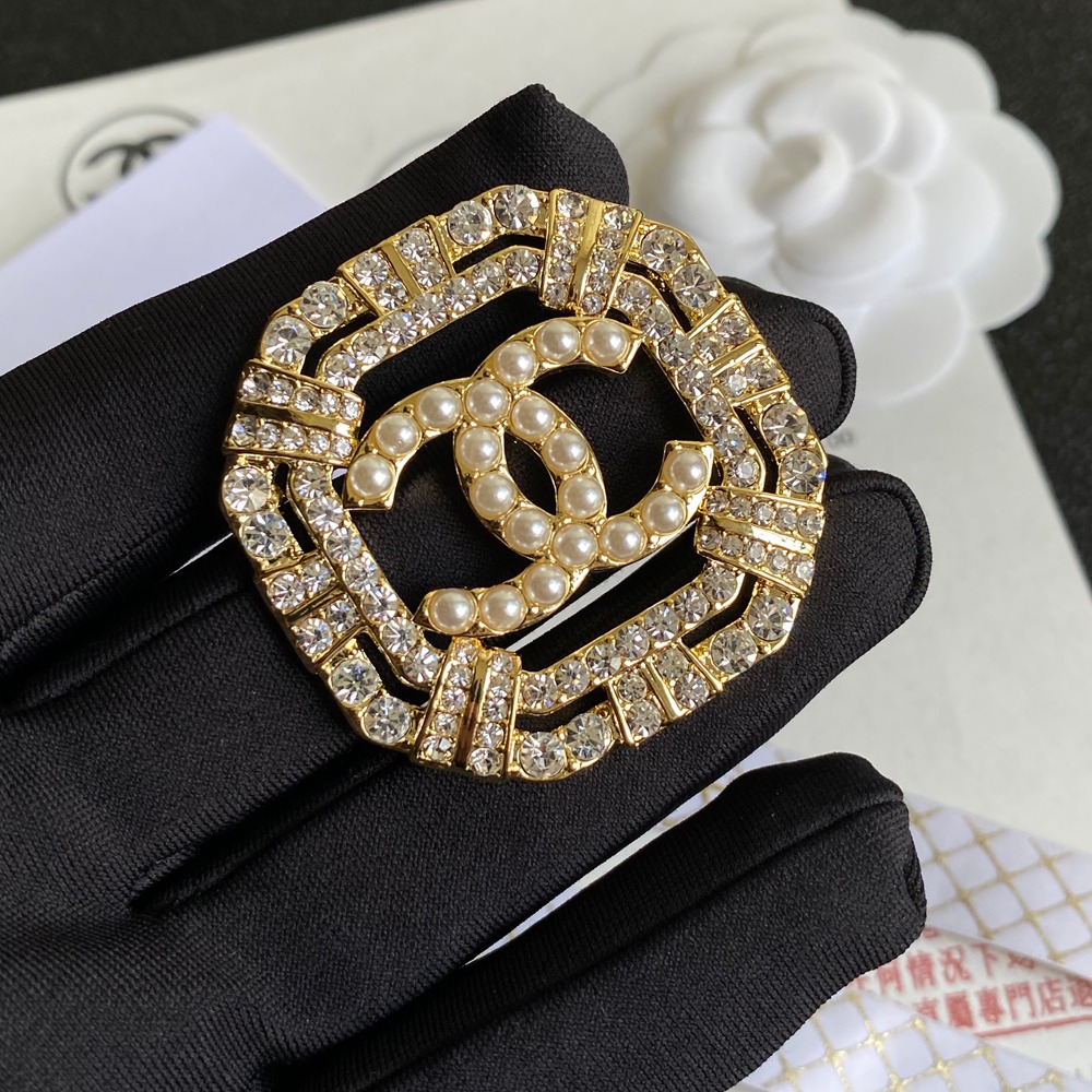 C180 Chanel brooch 108005