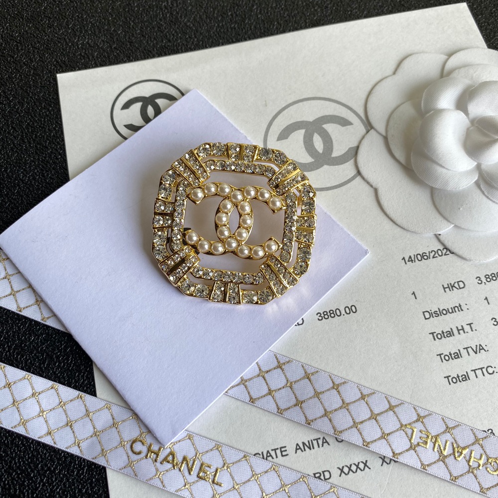 C180 Chanel brooch 108005