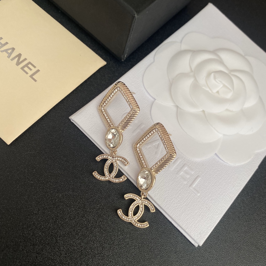 A332  Chanel earring 108010