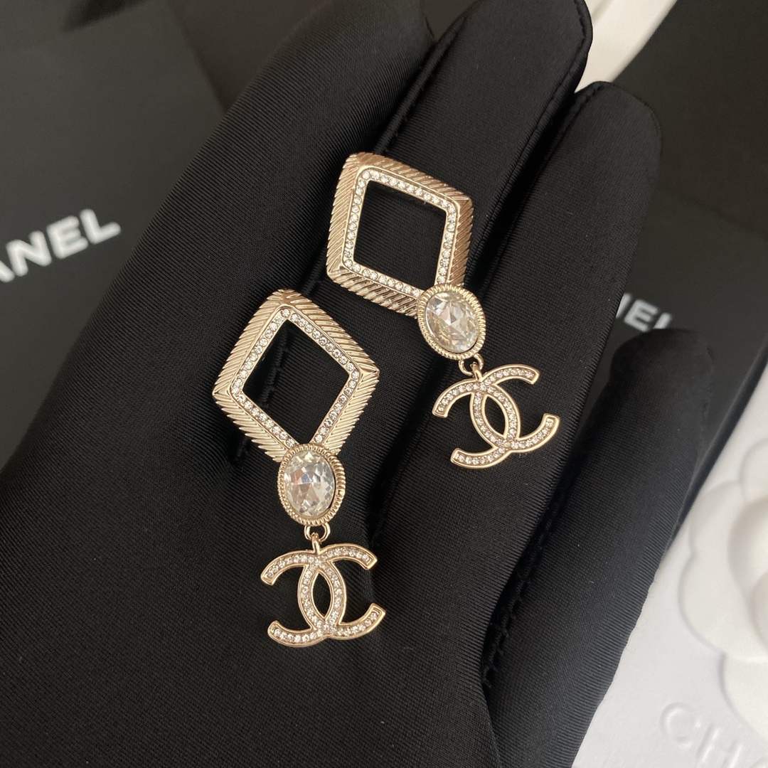 A332  Chanel earring 108010
