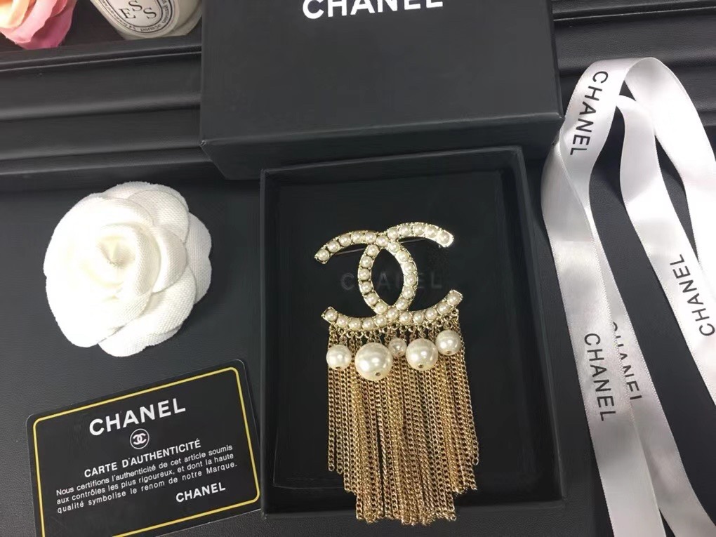 C139 Chanel brooch 103982