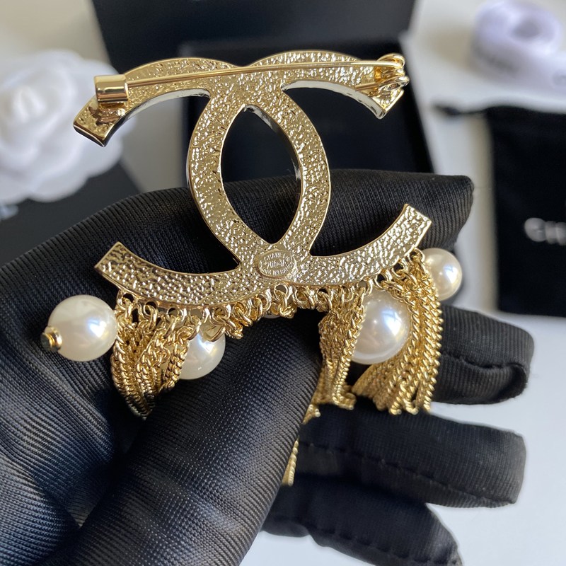 C139 Chanel brooch 103982