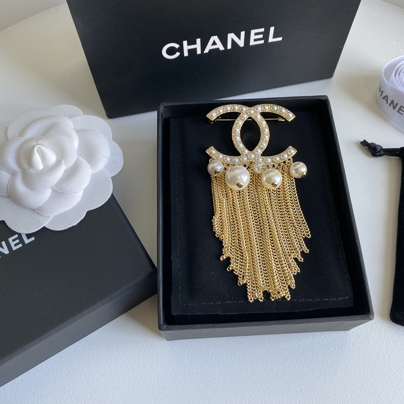 C139 Chanel brooch 103982